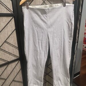 WHBM - Black & White Pull-On Stretchy Dotted Cropped Pants w/ Tummy Control - 14
